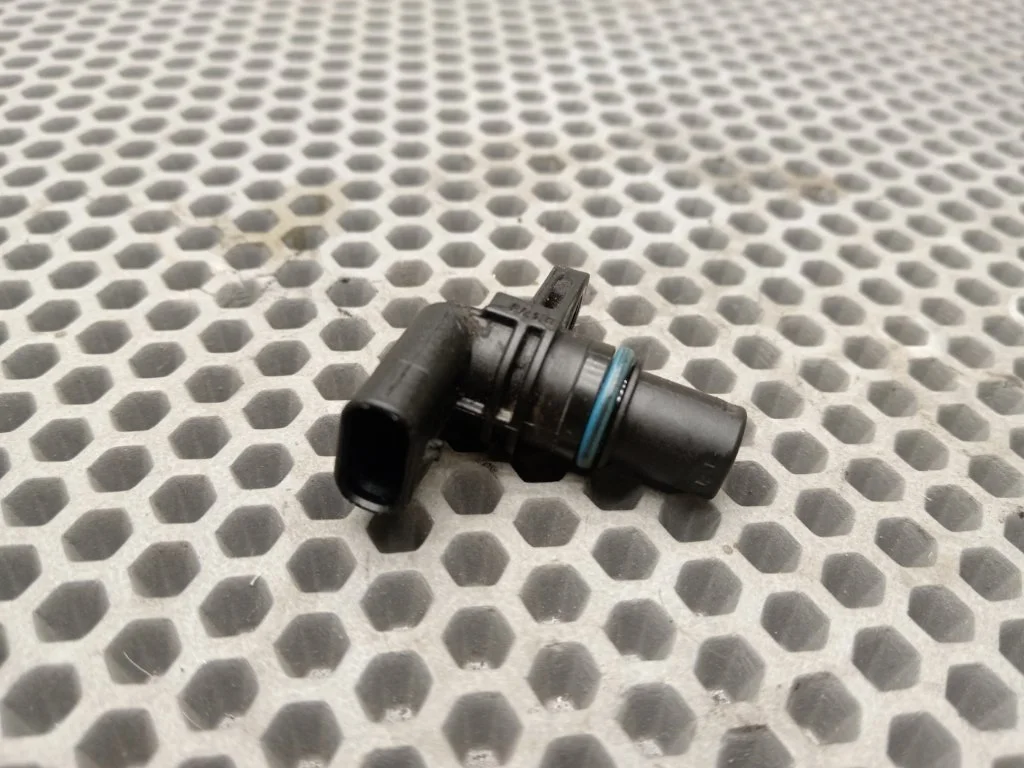 Датчик положения распредвала Audi Q3 2013 8U