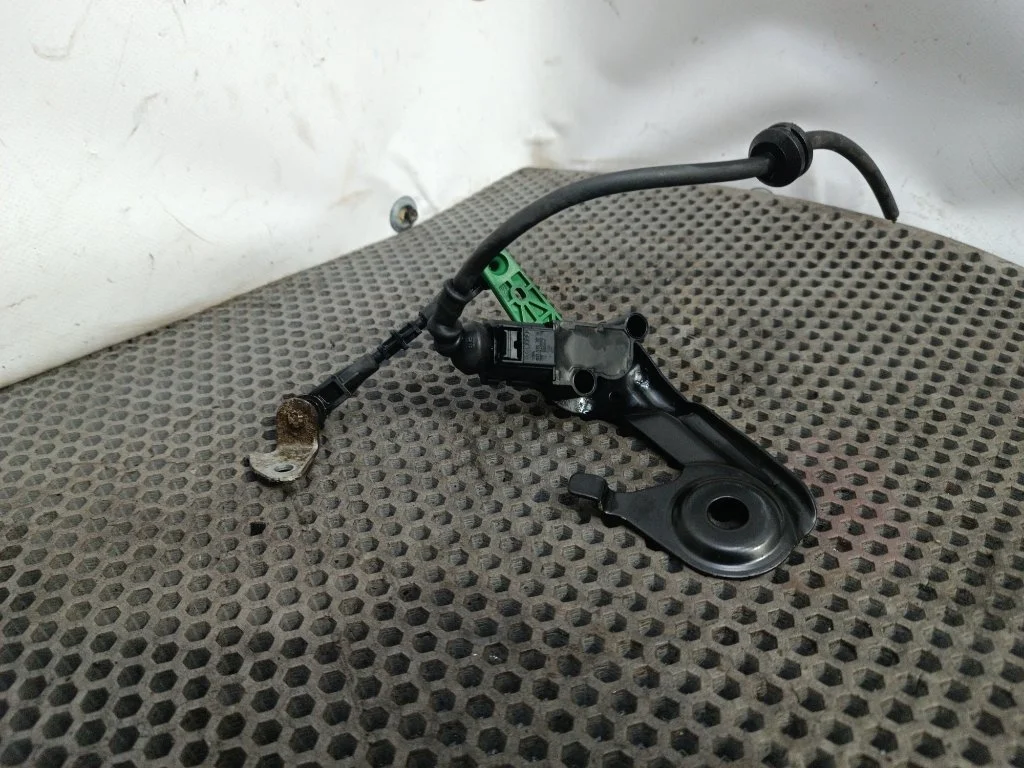 Датчик высоты дорожного просвета Audi A8 2016 D4