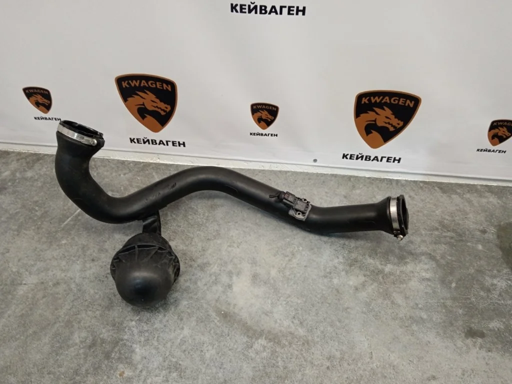 Патрубок интеркулера Audi A4 2016 B9