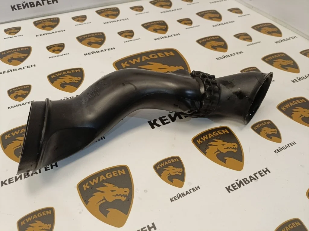 Патрубок воздушного фильтра Volkswagen Touareg 2011 7P