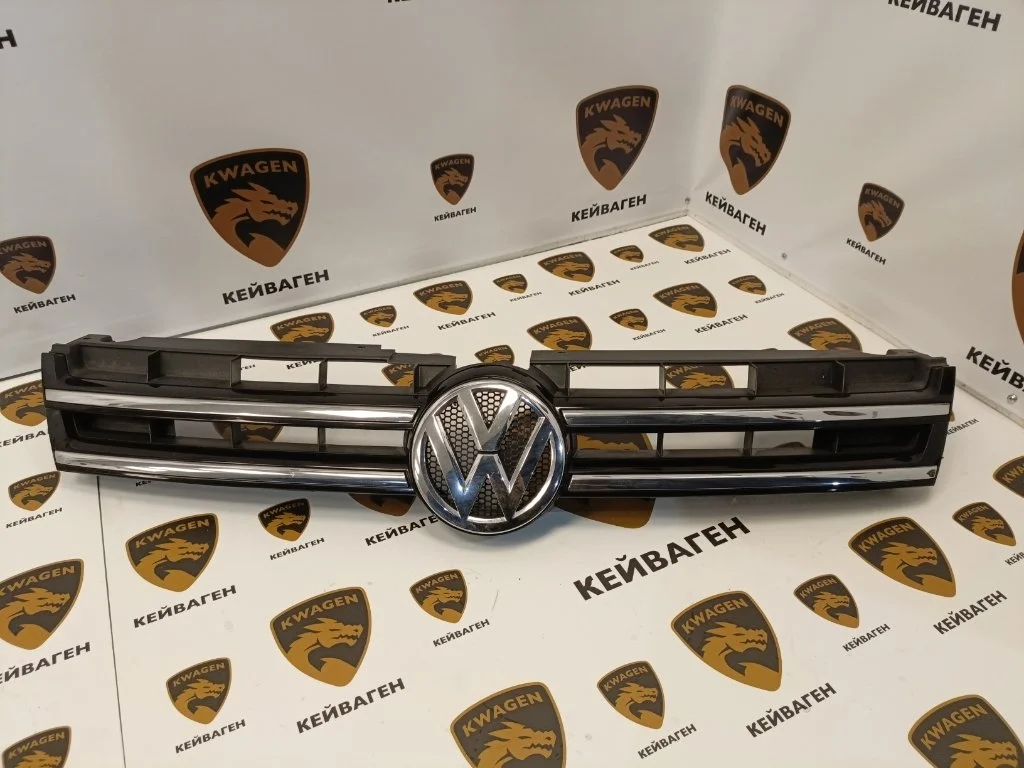 Решетка радиатора Volkswagen Touareg 2011 7P