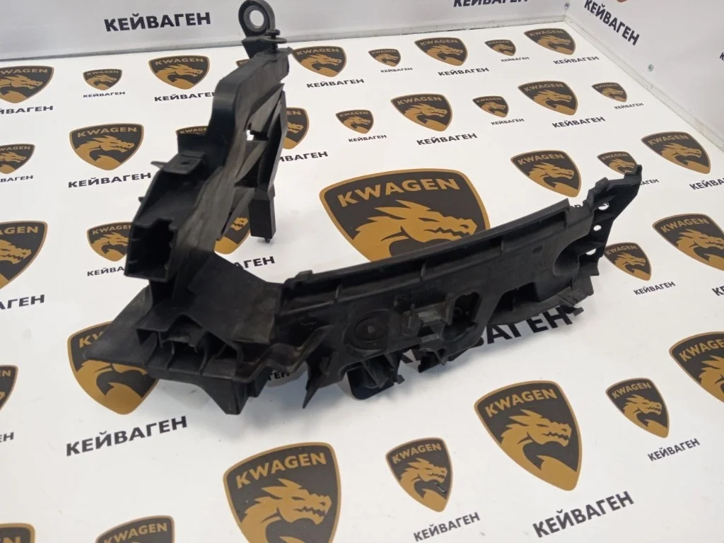 Крепление фары Audi Q5 2011 8R