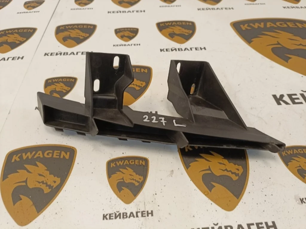 Крепление фары Audi Q7 2010 4L