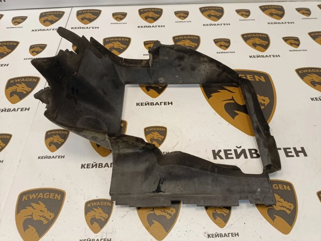 Диффузор радиатора Audi Q7 2010 4L