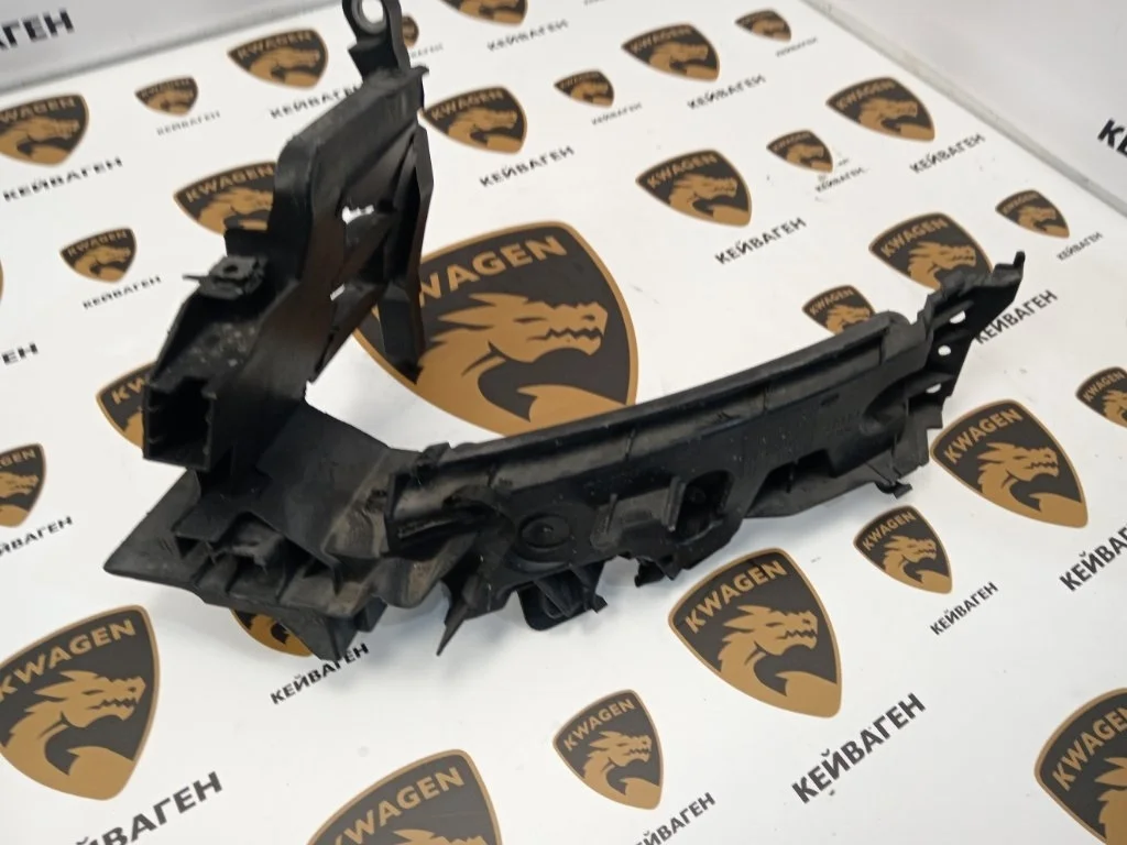 Крепление фары Audi Q5 2013 8R