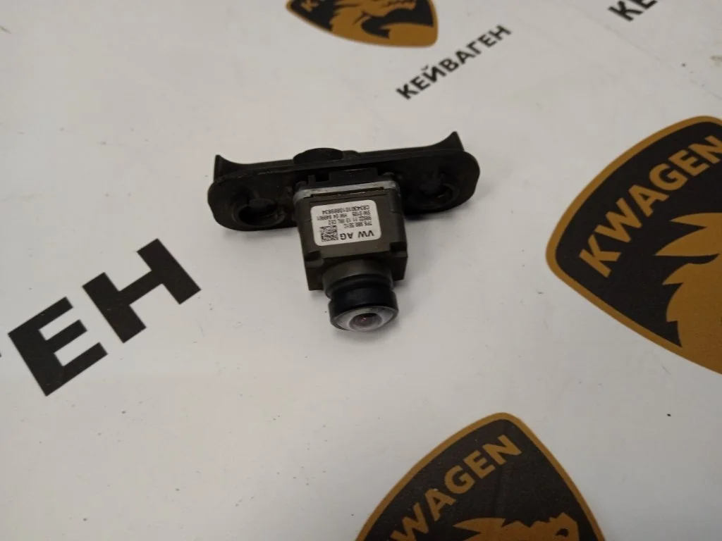 Камера переднего вида Volkswagen Touareg 2014 7P