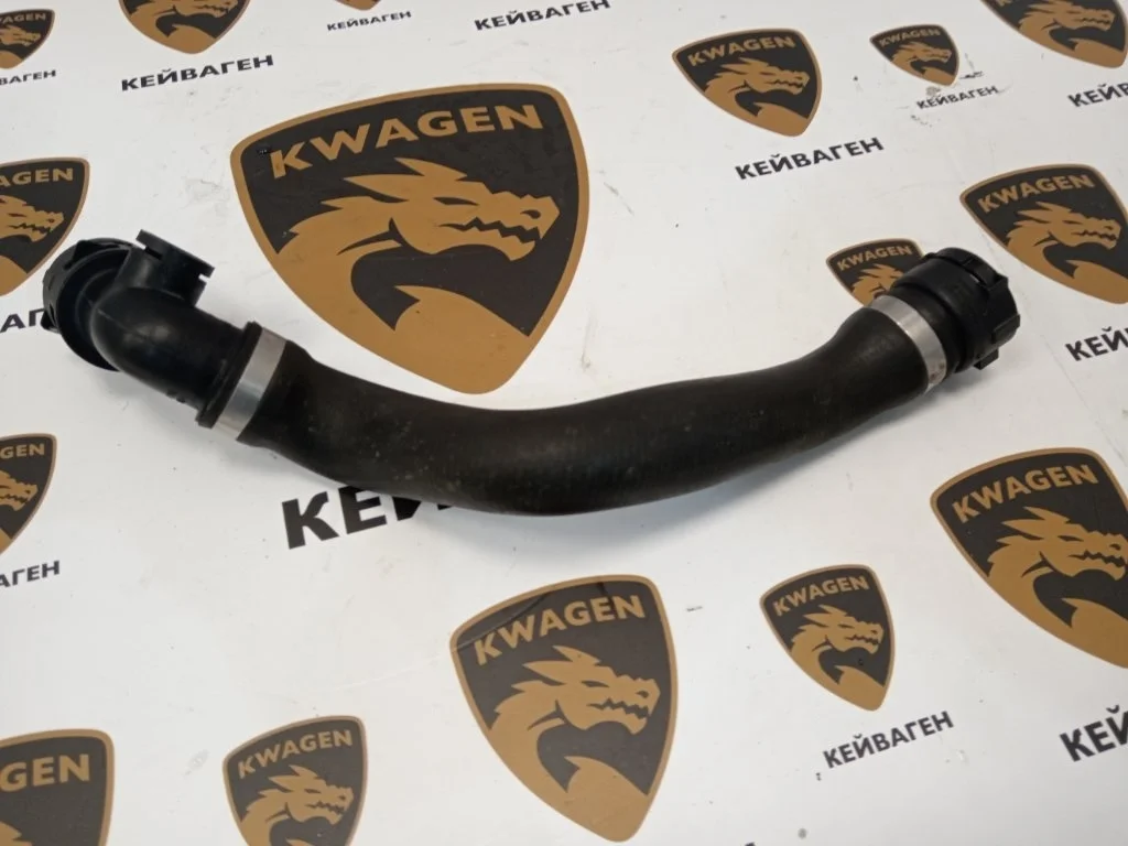 Патрубок системы охлаждения Volkswagen Touareg 2011 7P