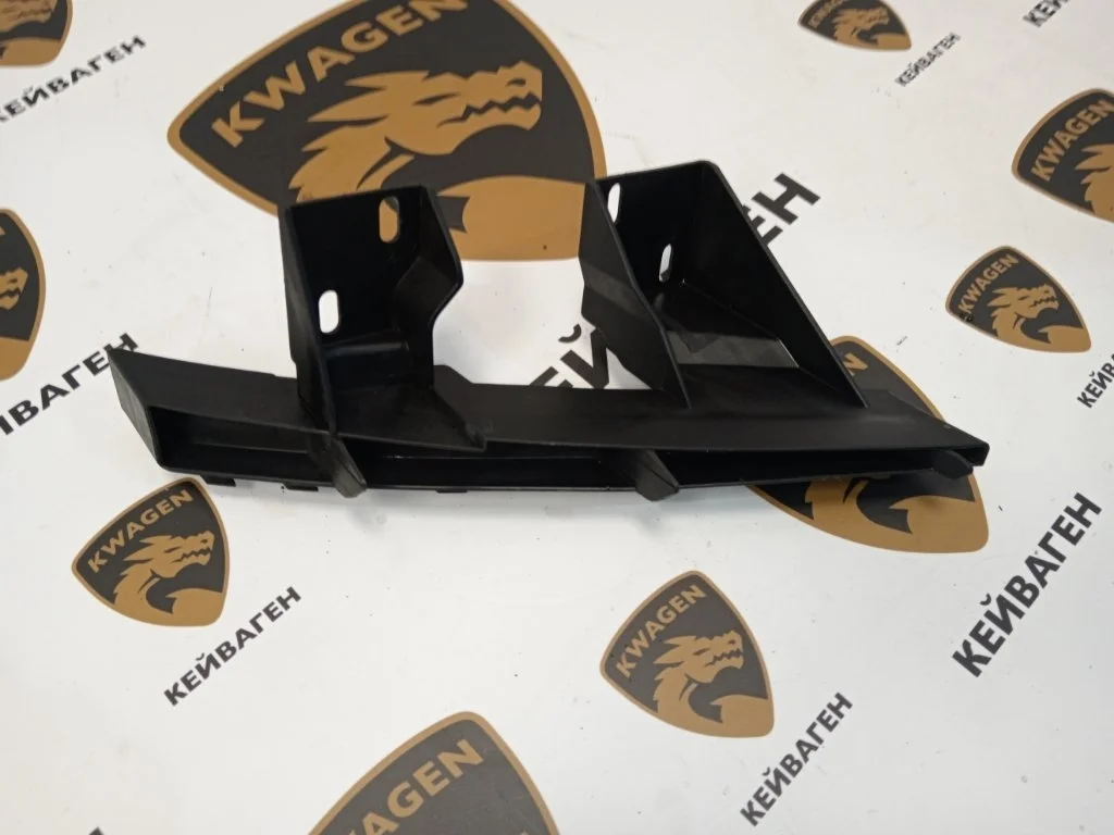 Крепление фары Audi Q7 2011 4L