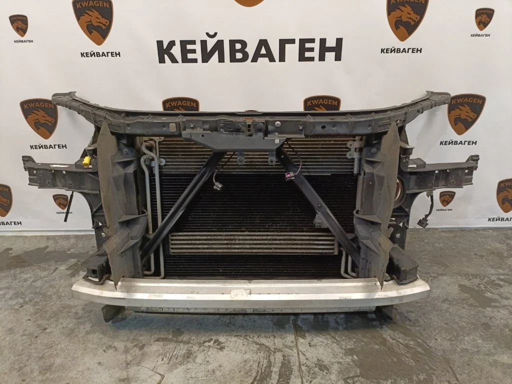 Телевизор с радиаторами Audi Q7 2011 4L