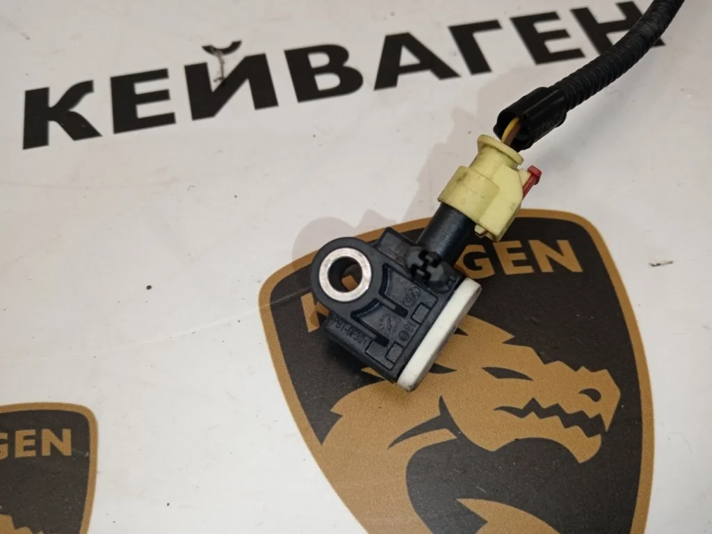 Датчик удара Volkswagen Touareg 2011 7P