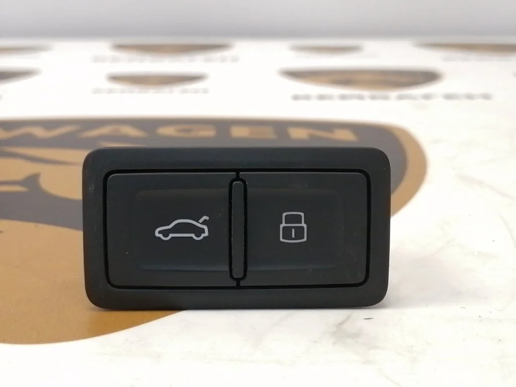 Кнопка открывания багажника Audi A8 2011 D4