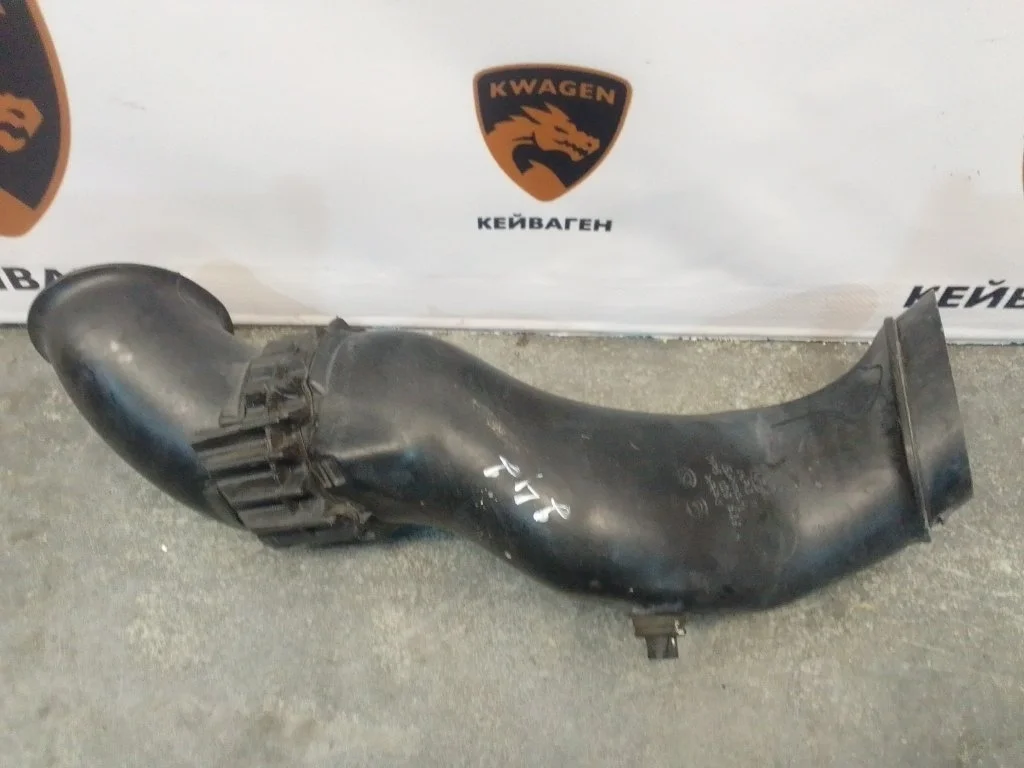 Патрубок воздушного фильтра Volkswagen Touareg 2013 7P