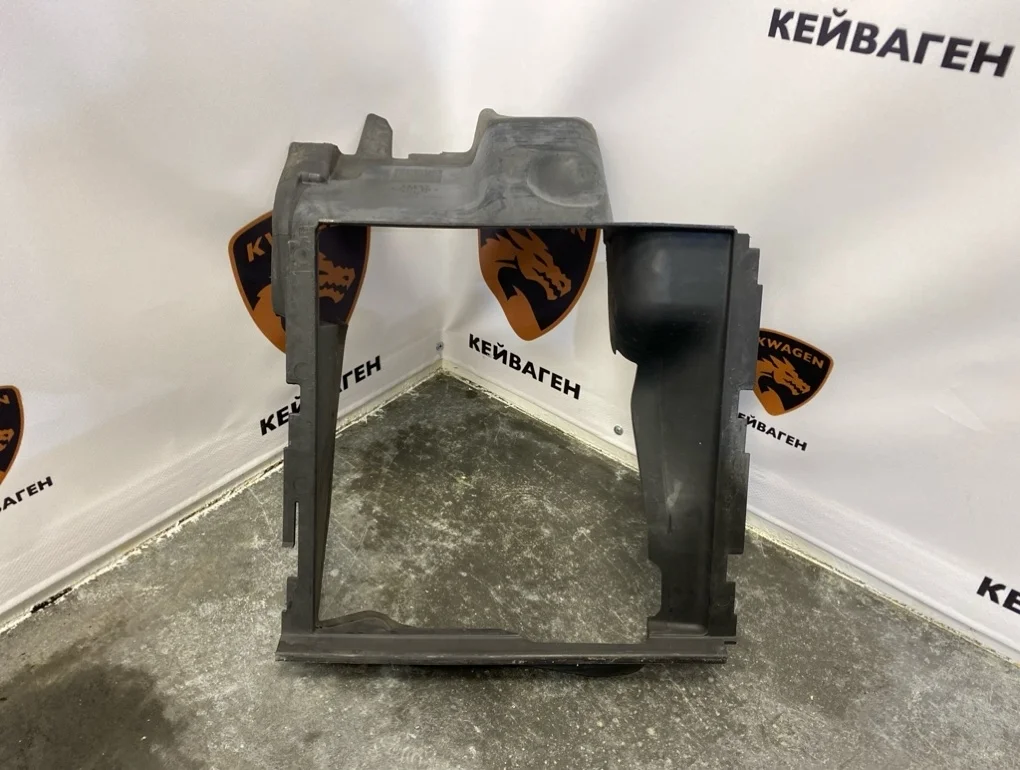 Диффузор радиатора Audi Q7 2011 4L