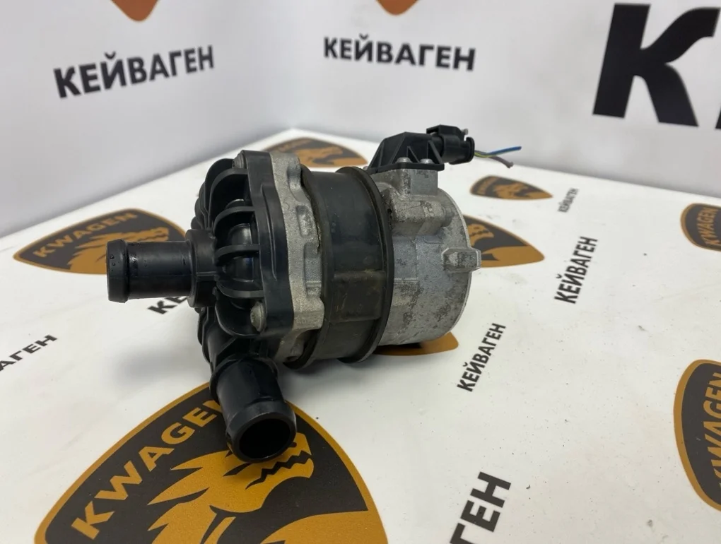 Помпа дополнительная Audi A6 2011