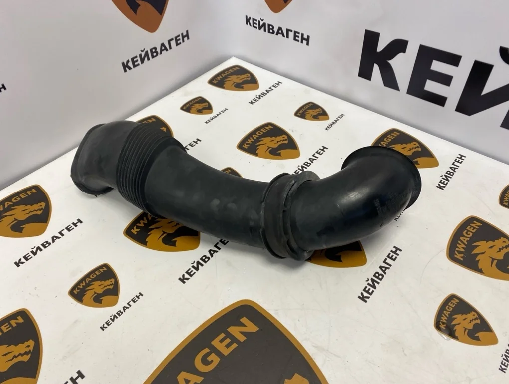 Патрубок воздушного фильтра Volkswagen Touareg 2009 7P