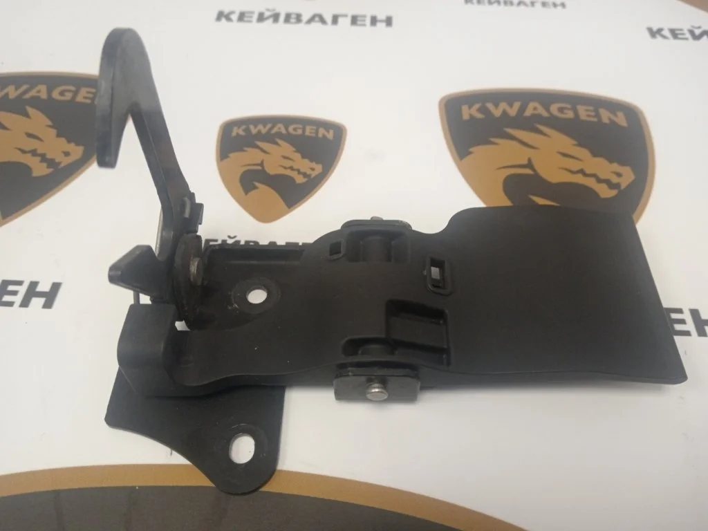 Крюк замка капота Audi A8 2011 D4