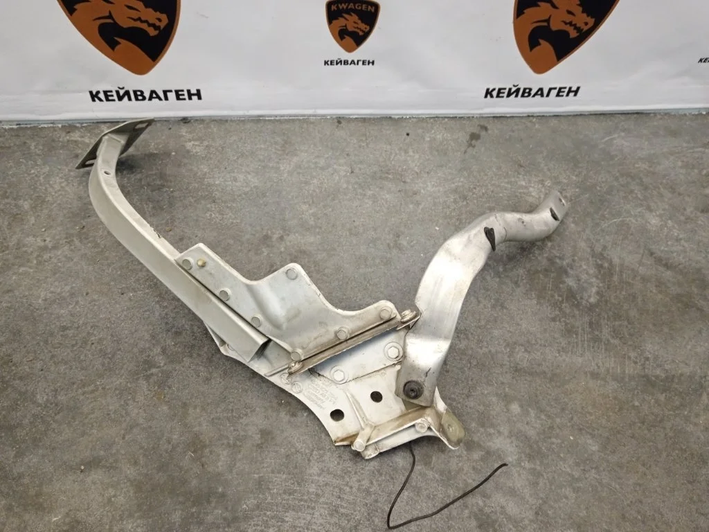 Кронштейн крыла Audi A8 2011 D4