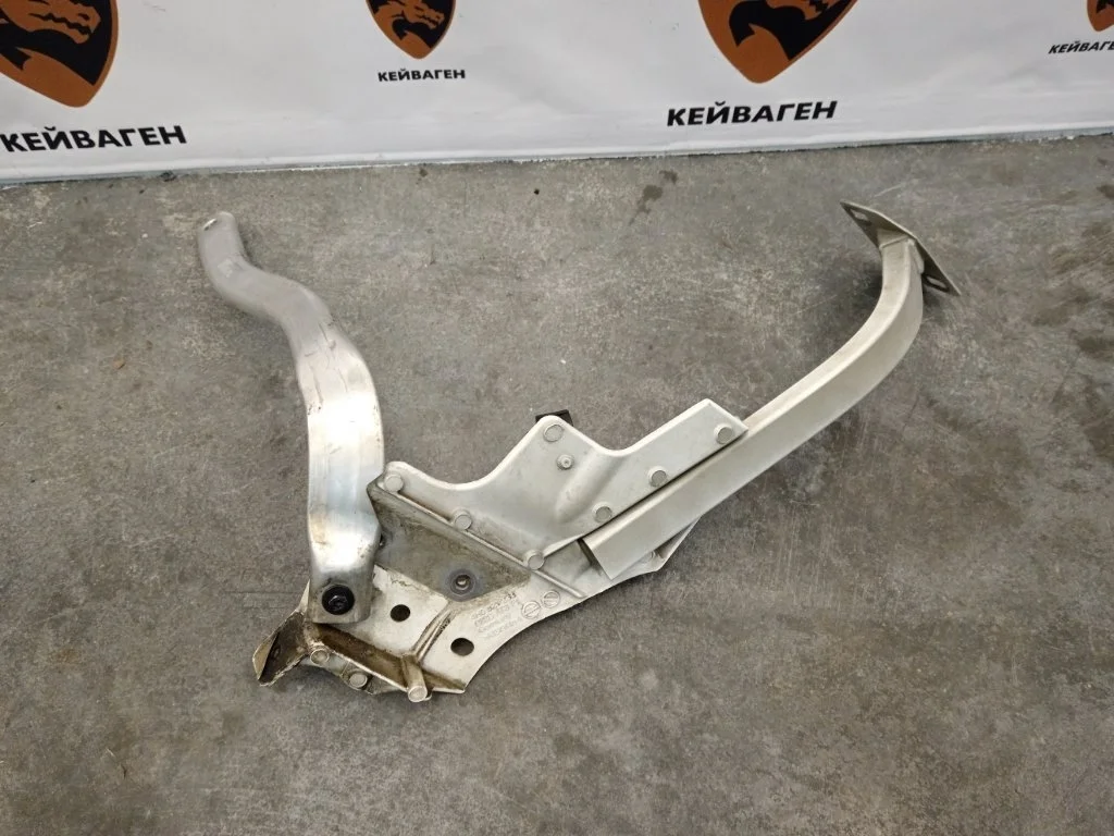 Кронштейн крыла Audi A8 2011 D4