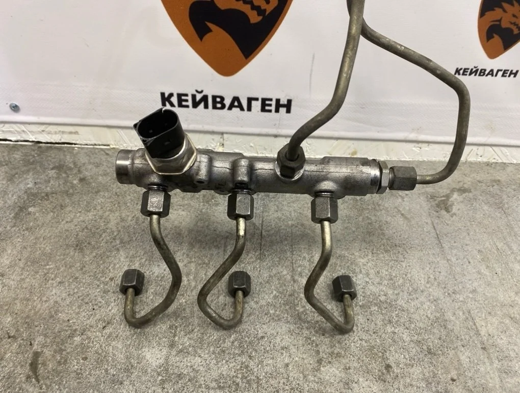 Рампа топливная с датчиком давления Volkswagen Touareg 2013 7P