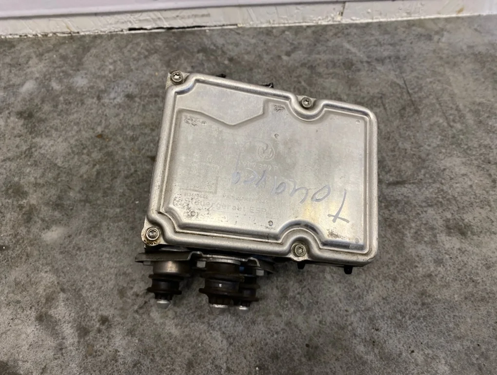Блок abs Volkswagen Touareg 2013 7P