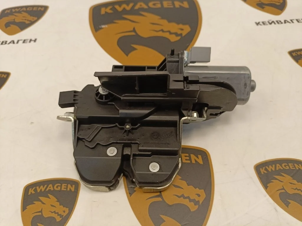 Замок багажника Volkswagen Touareg 2011 7P