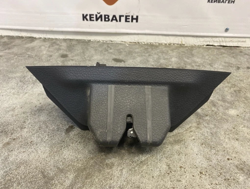 Замок багажника Volkswagen Touareg 2013 7P