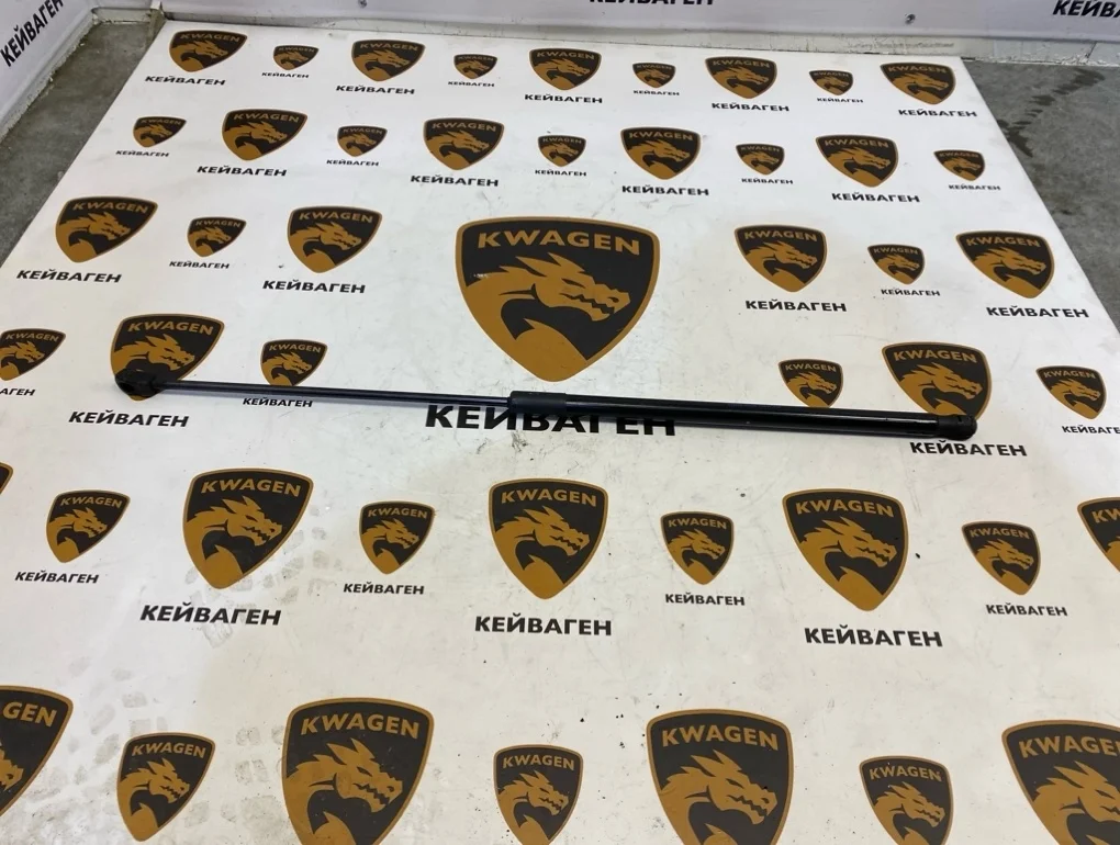 Амортизатор капота Volkswagen Touareg 2011 7P