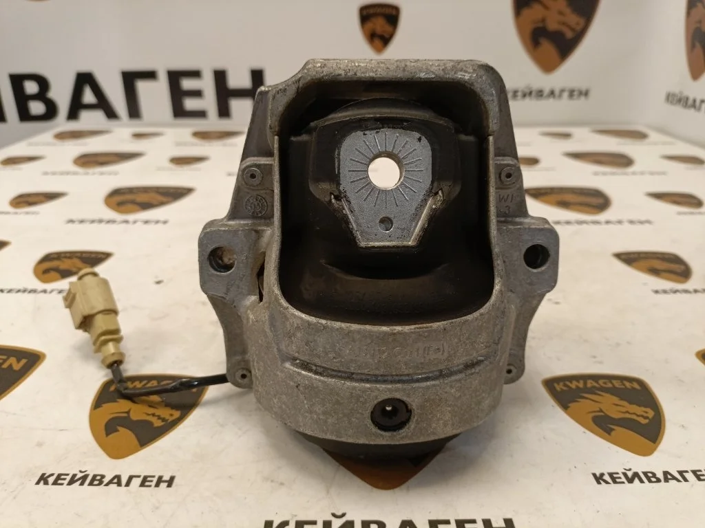 Подушка двигателя Audi Q5 2011 8R