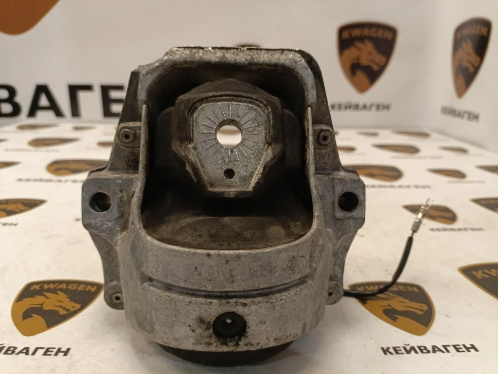 Подушка двигателя Audi Q5 2011 8R