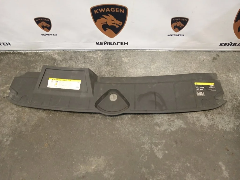 Накладка замка капота Audi Q5 2017 FY