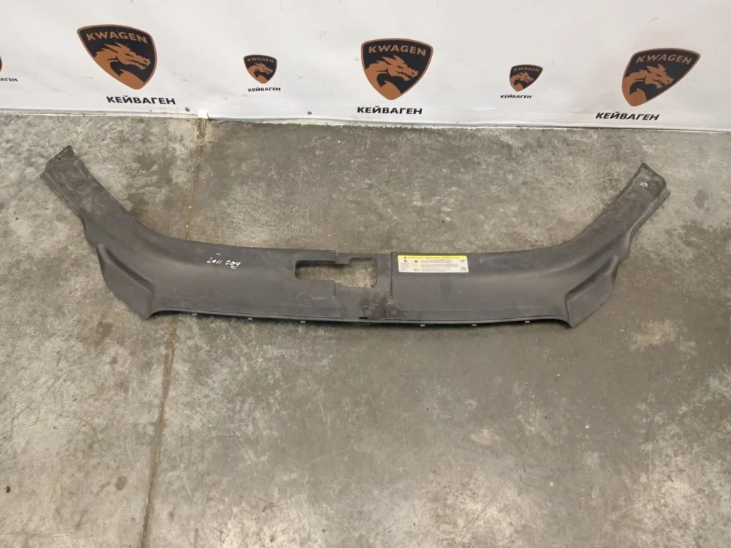 Накладка замка капота Audi Q7 2011 4L