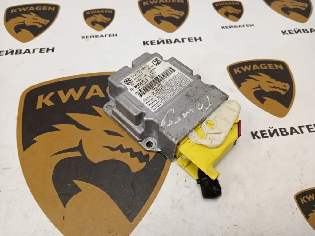 Блок управления подушек безопасности Volkswagen Touareg 2013 7P
