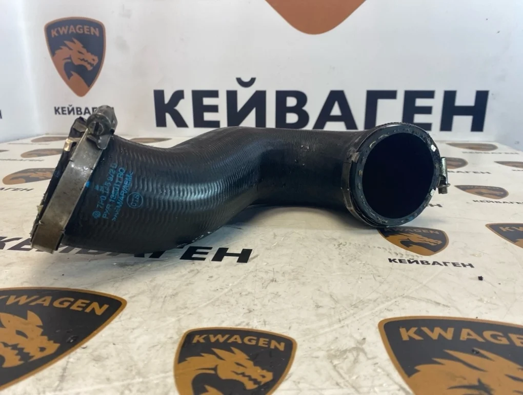 Патрубок интеркулера Volkswagen Touareg 2013 7P