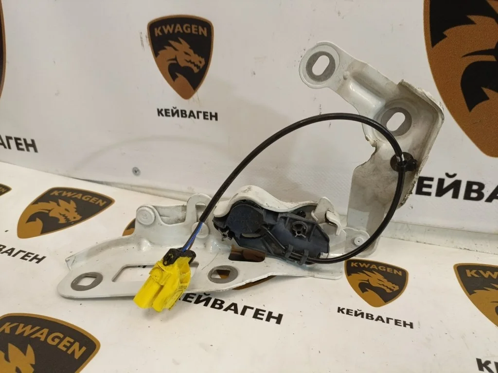 Петля капота Porsche Panamera 2013 970