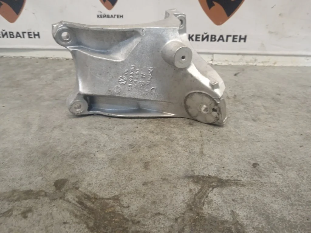 Кронштейн двигателя Volkswagen Touareg 2011 7P