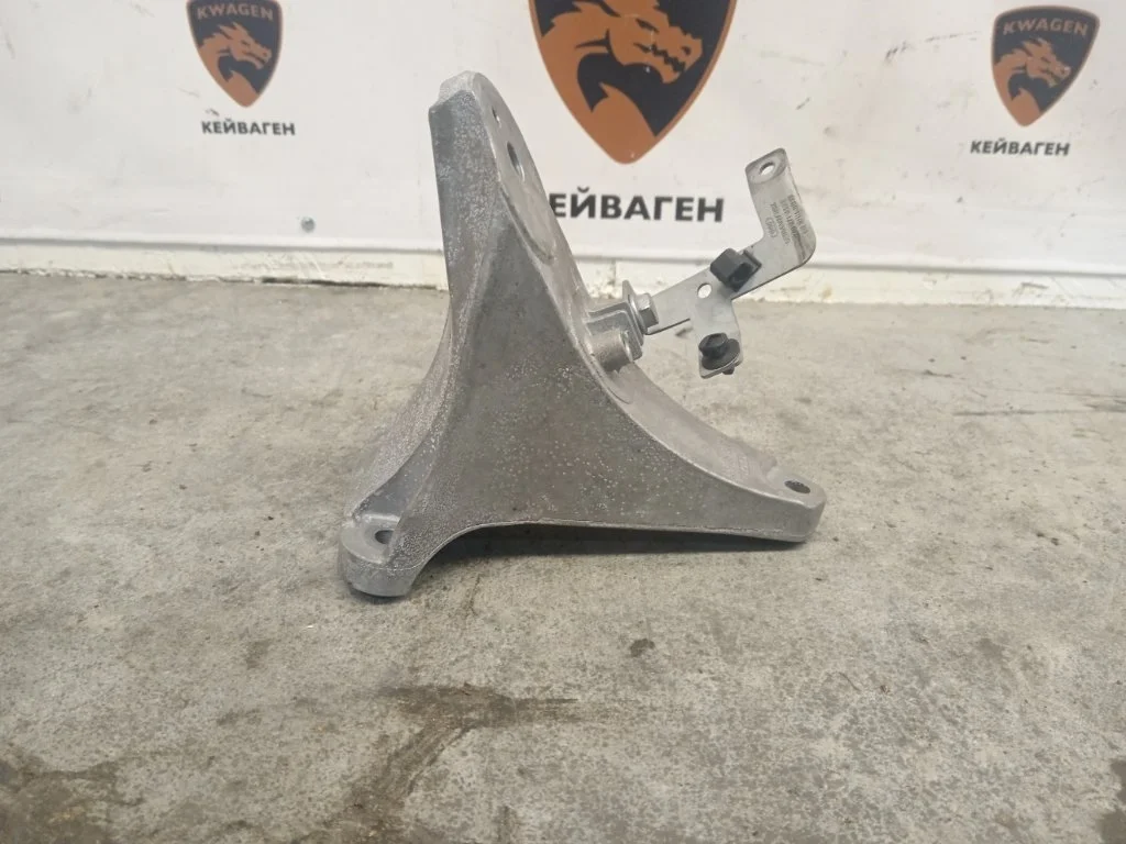 Кронштейн двигателя Volkswagen Touareg 2011 7P