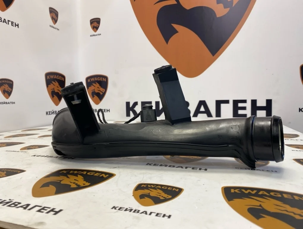 Патрубок интеркулера Volkswagen Touareg 2011 7P