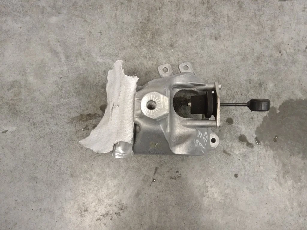 Кронштейн двигателя Audi A4 2016 B9