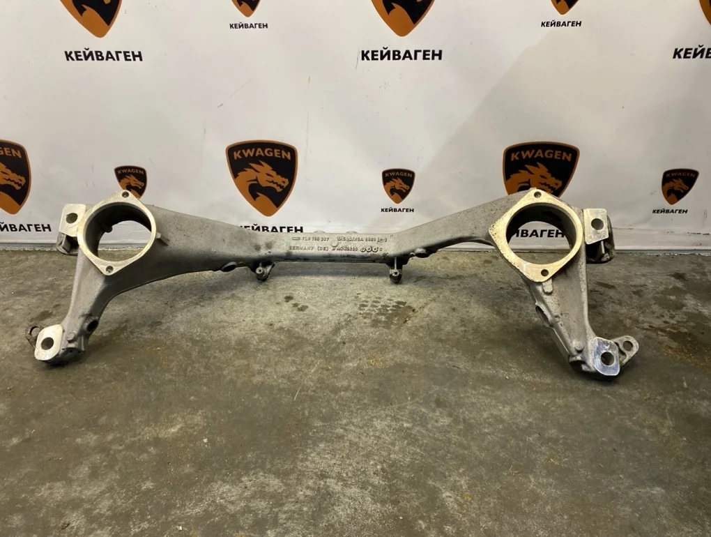 Балка подвески Audi Q7 2010 4L