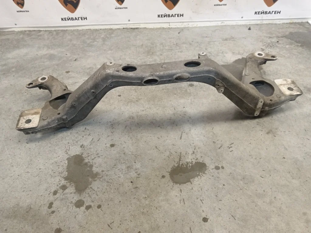 Кронштейн опоры двигателя Audi Q7 2013 4L