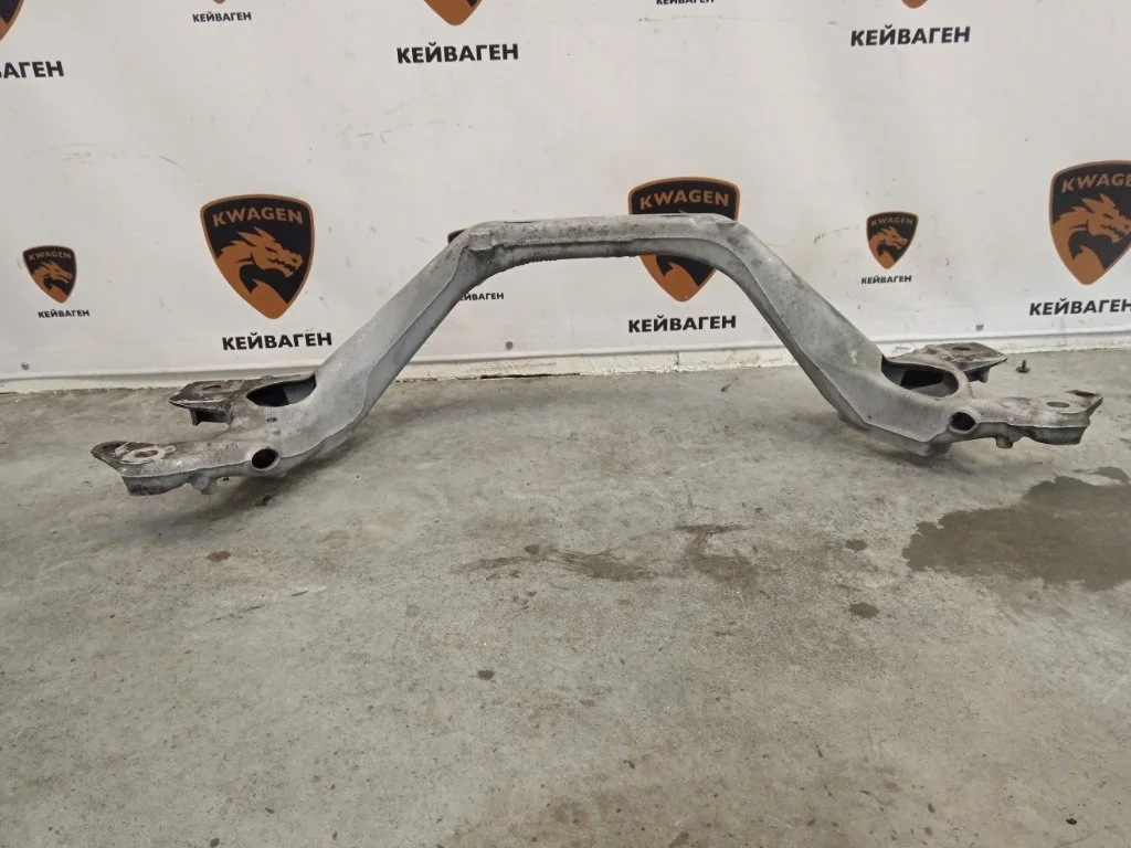 Кронштейн опоры двигателя Volkswagen Touareg 2011 7P