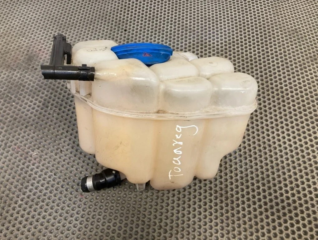 Бачок расширительный Volkswagen Touareg 2011 7P