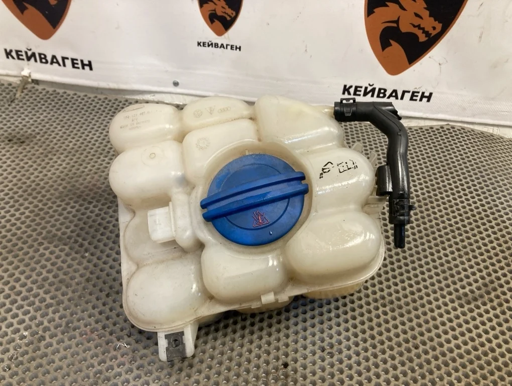 Бачок расширительный Volkswagen Touareg 2013 7P