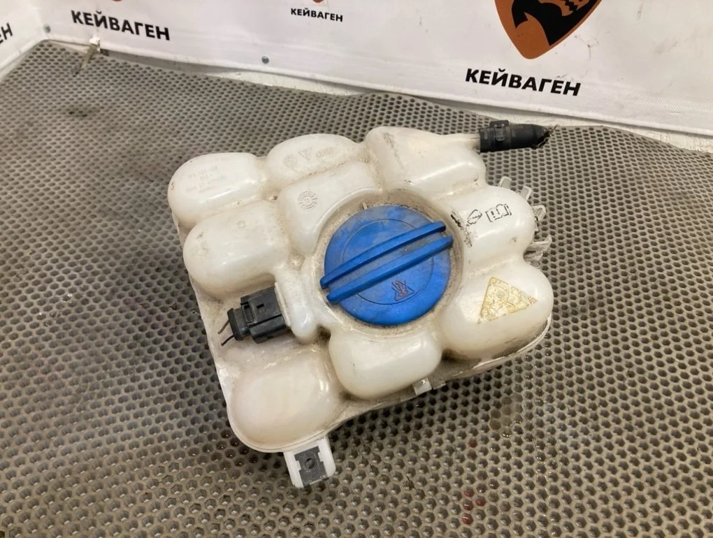 Бачок расширительный Volkswagen Touareg 2011 7P