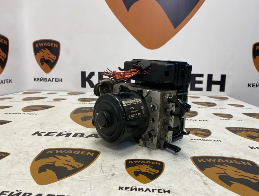 Блок abs Volkswagen Touareg 2013 7P