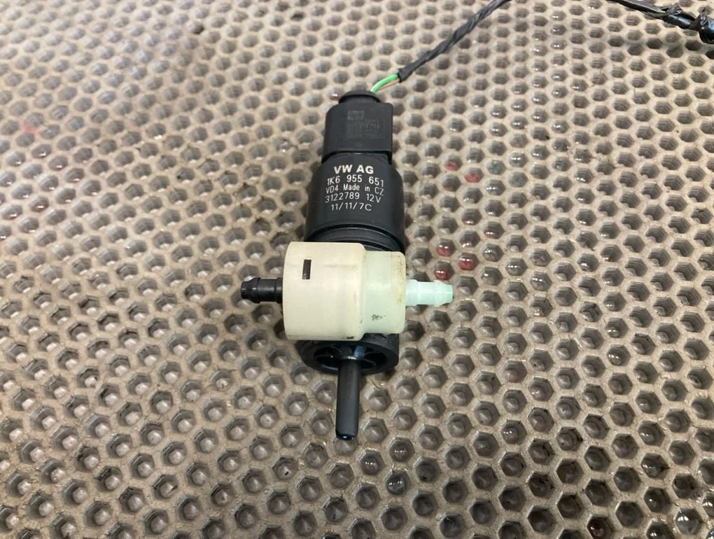 Насос омывателя Volkswagen Touareg 2011 7P