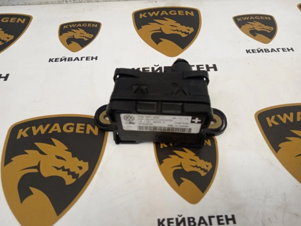 Датчик ускорения Volkswagen Touareg 2013 7P