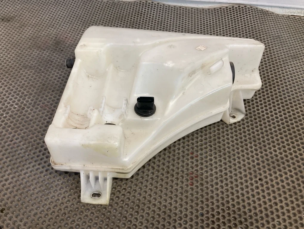 Бачок стеклоомывателя Volkswagen Touareg 2013 7P