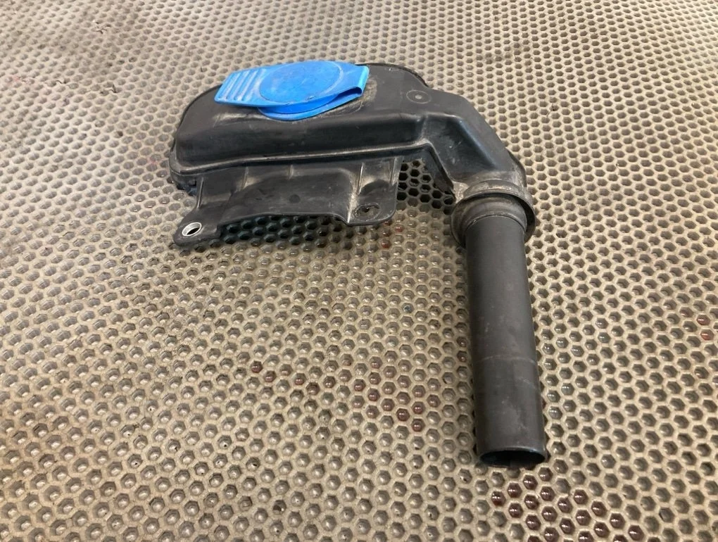 Горловина бачка стеклоомывателя Audi Q5 2013 8R