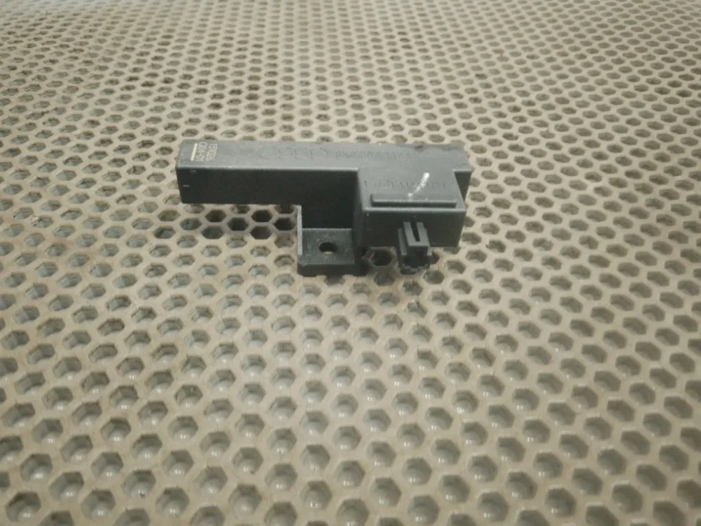 Усилитель антенны Audi A8 2011 D4